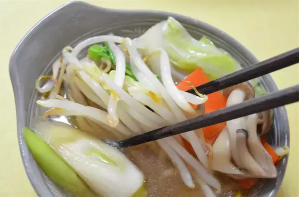 「【鍋なのにもやしが主役】ダイショー「野菜をいっぱい食べる鍋」2種食べ比べ！安くてウマいはやっぱ正義♪」の画像