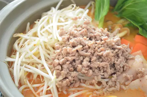 「【鍋なのにもやしが主役】ダイショー「野菜をいっぱい食べる鍋」2種食べ比べ！安くてウマいはやっぱ正義♪」の画像