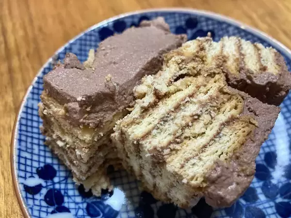 「【子どもでも出来る！】混ぜて重ねて冷やすだけ「ビスケットチョコケーキ」作ってみたよ【Ayumiの漫画】」の画像