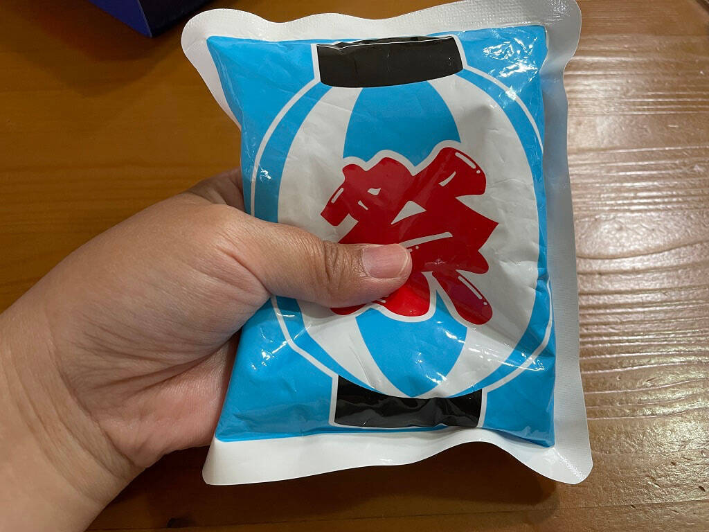 【ダイソーで熱中症対策】叩くとジワジワひ～んやり！猛暑の中「瞬間冷却パック」の実力を検証してみた♪