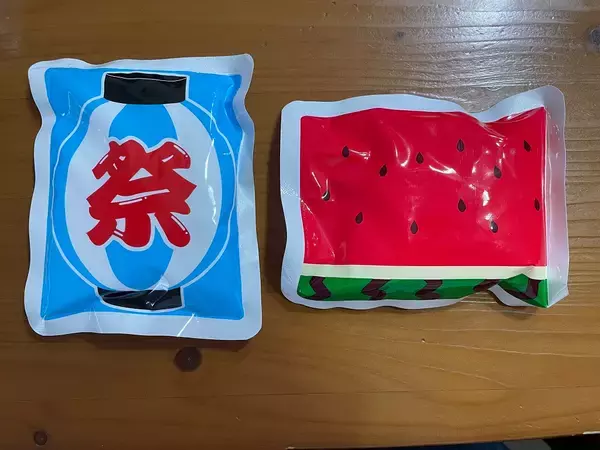 「【ダイソーで熱中症対策】叩くとジワジワひ～んやり！猛暑の中「瞬間冷却パック」の実力を検証してみた♪」の画像