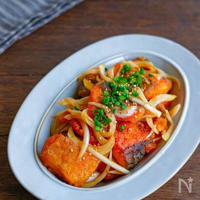 【魚は揚げずに焼くだけ】シャキシャキ新玉ねぎで「鮭の南蛮漬け」作ってみた！みずみずしい至福の甘み♡