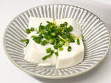 「「湯豆腐」はフライパン蒸しが一番ウマい！むっちり濃厚な豆腐になってやさしいお味に♡試してみた」の画像5