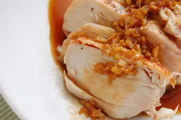 「弱火でひたすら放置！「30分チキン」に挑戦♪おお～マジで皮パリッパリ！噛めばしっとりジューシー♡」の画像