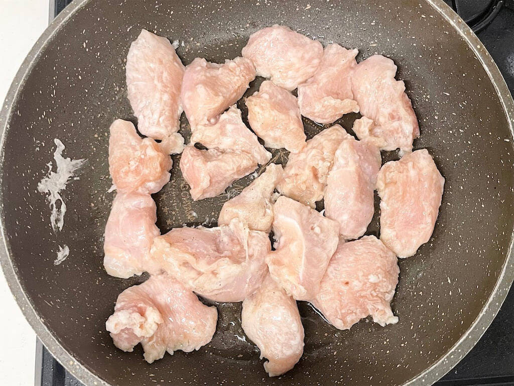 【リュウジレシピ】海老の代わりに…え、鶏むね肉で⁉プリップリ食感な「鶏マヨ」に挑戦♪1人前100円ほど