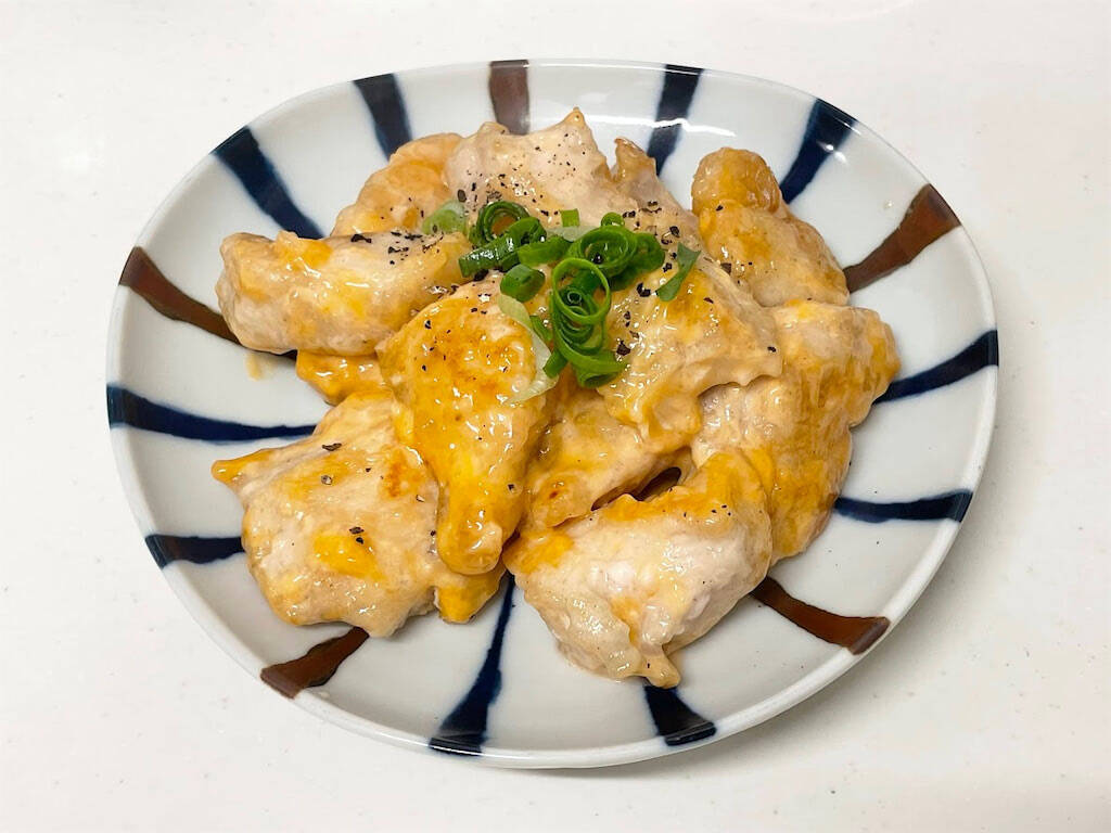 【リュウジレシピ】海老の代わりに…え、鶏むね肉で⁉プリップリ食感な「鶏マヨ」に挑戦♪1人前100円ほど