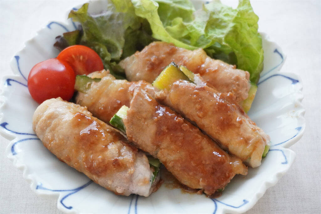 【きゅうりを肉巻きにすると絶品♪】豚肉の旨味としょうゆ麹の風味に包まれた「シン・肉巻き」に挑戦してみた！