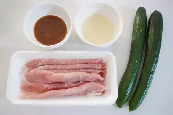 「【きゅうりを肉巻きにすると絶品♪】豚肉の旨味としょうゆ麹の風味に包まれた「シン・肉巻き」に挑戦してみた！」の画像
