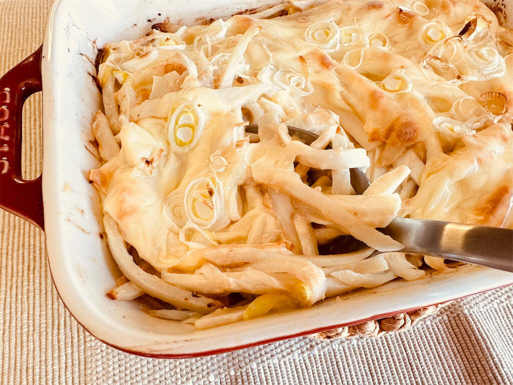 里芋を“細切り”にしてみたら…食感激変でシャキッ！みそ×チーズの「オーブン焼き」はコク旨～♪【農家直伝】