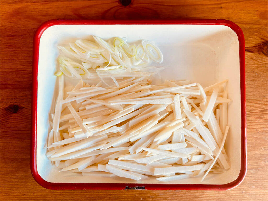 里芋を“細切り”にしてみたら…食感激変でシャキッ！みそ×チーズの「オーブン焼き」はコク旨～♪【農家直伝】