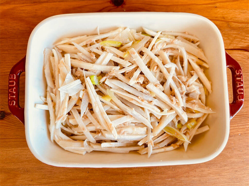 里芋を“細切り”にしてみたら…食感激変でシャキッ！みそ×チーズの「オーブン焼き」はコク旨～♪【農家直伝】