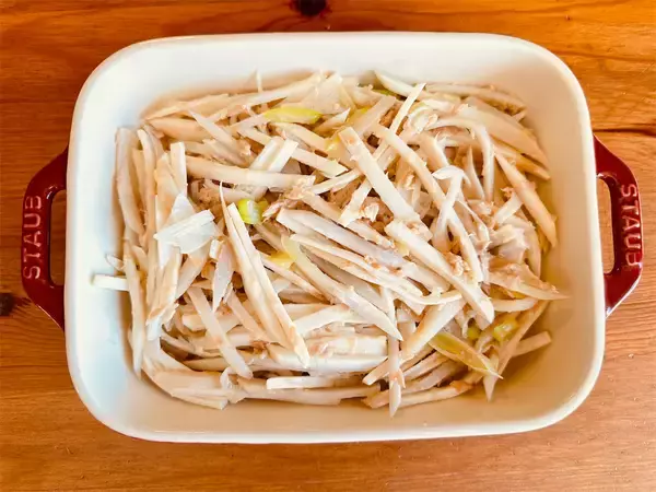 「里芋を“細切り”にしてみたら…食感激変でシャキッ！みそ×チーズの「オーブン焼き」はコク旨～♪【農家直伝】」の画像