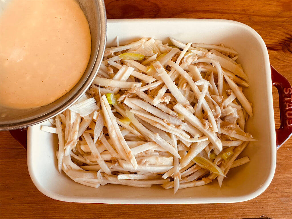 里芋を“細切り”にしてみたら…食感激変でシャキッ！みそ×チーズの「オーブン焼き」はコク旨～♪【農家直伝】