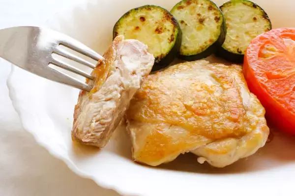 「【もうフライパンは温めない！】「コールドスタート」でチキンソテーが驚きのふっくら感♡焦げない簡単な新常識」の画像