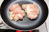 「【もうフライパンは温めない！】「コールドスタート」でチキンソテーが驚きのふっくら感♡焦げない簡単な新常識」の画像8