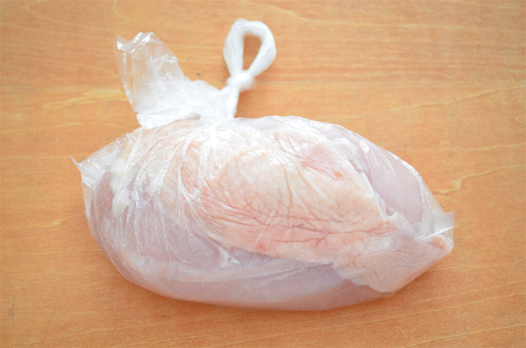 【感動のジューシー鶏ハム】農家直伝の「放置するだけ」調理でパサつきから卒業！わさびソースで大優勝♪