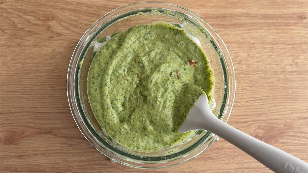 野菜嫌いもパクパク食べる♪「小松菜の米粉パウンドケーキ」きな粉＆くるみで青臭さゼロ！【元パティシエ直伝】