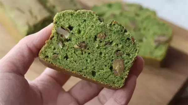 「野菜嫌いもパクパク食べる♪「小松菜の米粉パウンドケーキ」きな粉＆くるみで青臭さゼロ！【元パティシエ直伝】」の画像