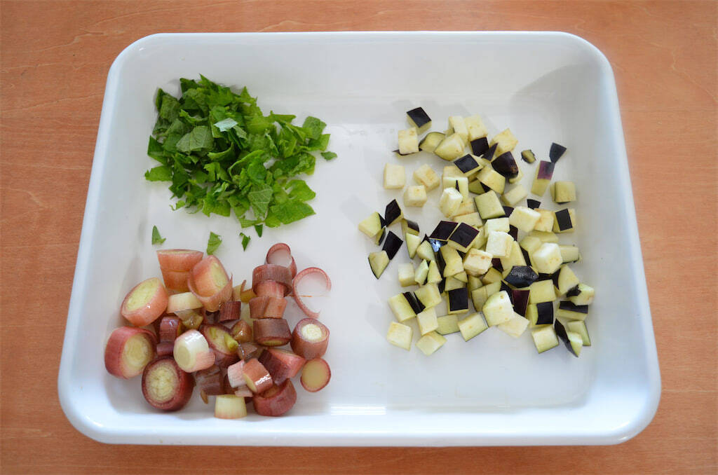 【たこ焼きと思いきや…衝撃】なす×みょうがの「お団子フライ」が旨すぎた！外サクッ、中むきゅっの新食感♪