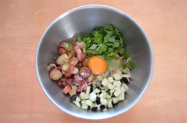 「【たこ焼きと思いきや…衝撃】なす×みょうがの「お団子フライ」が旨すぎた！外サクッ、中むきゅっの新食感♪」の画像