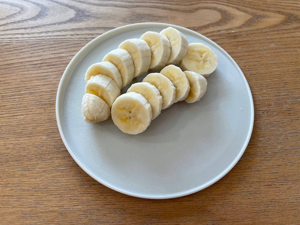 まな板なのにテーブルに出せる!?セリアの「お皿みたいなまな板」がズボラの神アイテムだった！