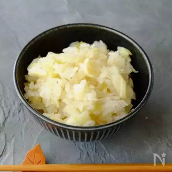 「【胃腸整えメシ】春の不調対策はこれ一択！「玉ねぎキャベツごはん」作ってみた！優しい甘味で疲労回復♡」の画像