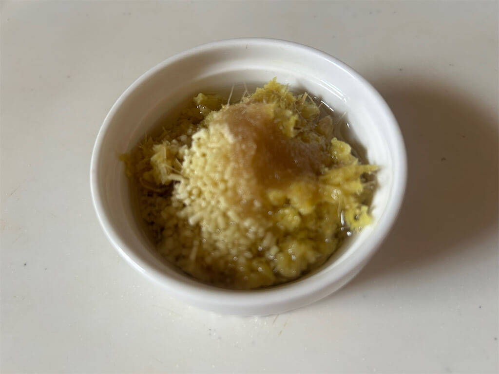 【業スー商品完コピ】万能調味料「姜葱醬」作ってみた！炒飯、炒め物以外にもフル稼働【材料4つ＆レンチン2分】