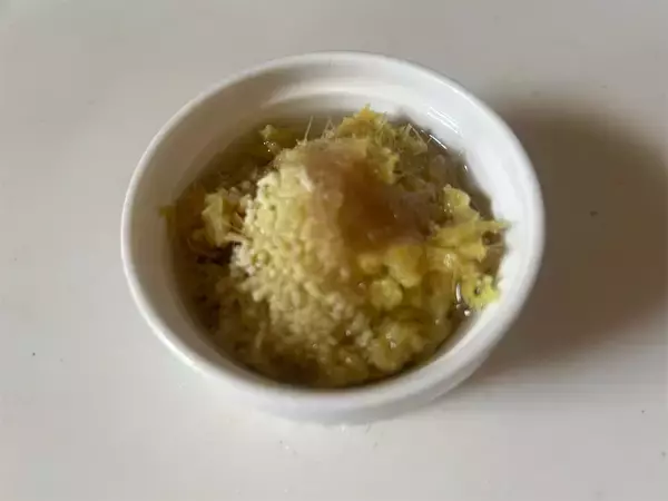 「【業スー商品完コピ】万能調味料「姜葱醬」作ってみた！炒飯、炒め物以外にもフル稼働【材料4つ＆レンチン2分】」の画像