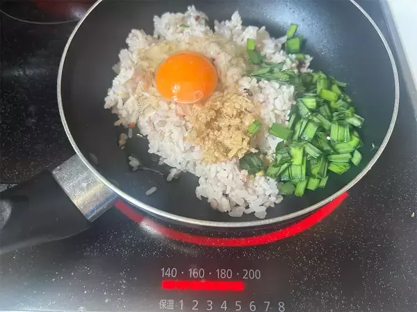 「【業スー商品完コピ】万能調味料「姜葱醬」作ってみた！炒飯、炒め物以外にもフル稼働【材料4つ＆レンチン2分】」の画像