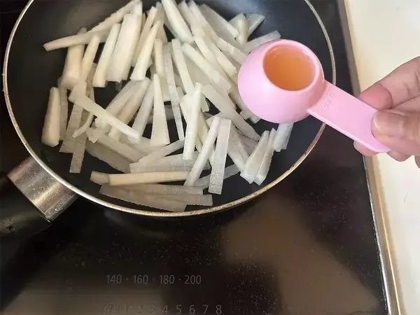 「【業スー商品完コピ】万能調味料「姜葱醬」作ってみた！炒飯、炒め物以外にもフル稼働【材料4つ＆レンチン2分】」の画像
