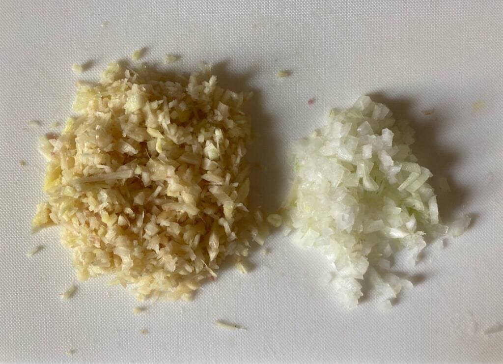 【業スー商品完コピ】万能調味料「姜葱醬」作ってみた！炒飯、炒め物以外にもフル稼働【材料4つ＆レンチン2分】