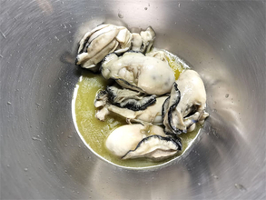 【笠原将弘が“餃子の達人”に教わった】ありそでなかった「牡蠣餃子」作ってみた！磯の香りと旨味の洪水！