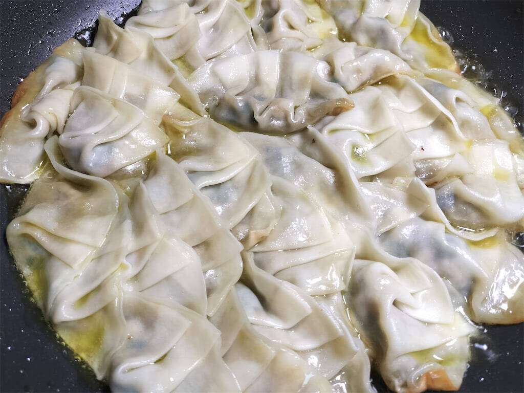 【笠原将弘が“餃子の達人”に教わった】ありそでなかった「牡蠣餃子」作ってみた！磯の香りと旨味の洪水！