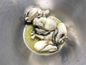 【笠原将弘が“餃子の達人”に教わった】ありそでなかった「牡蠣餃子」作ってみた！磯の香りと旨味の洪水！