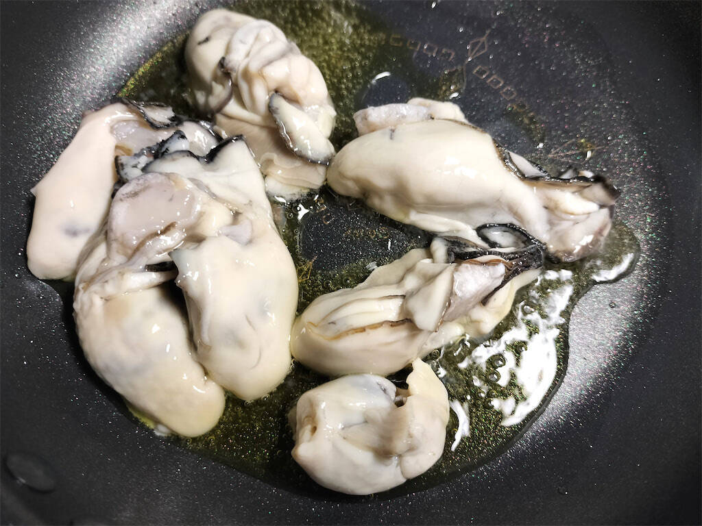 【笠原将弘が“餃子の達人”に教わった】ありそでなかった「牡蠣餃子」作ってみた！磯の香りと旨味の洪水！