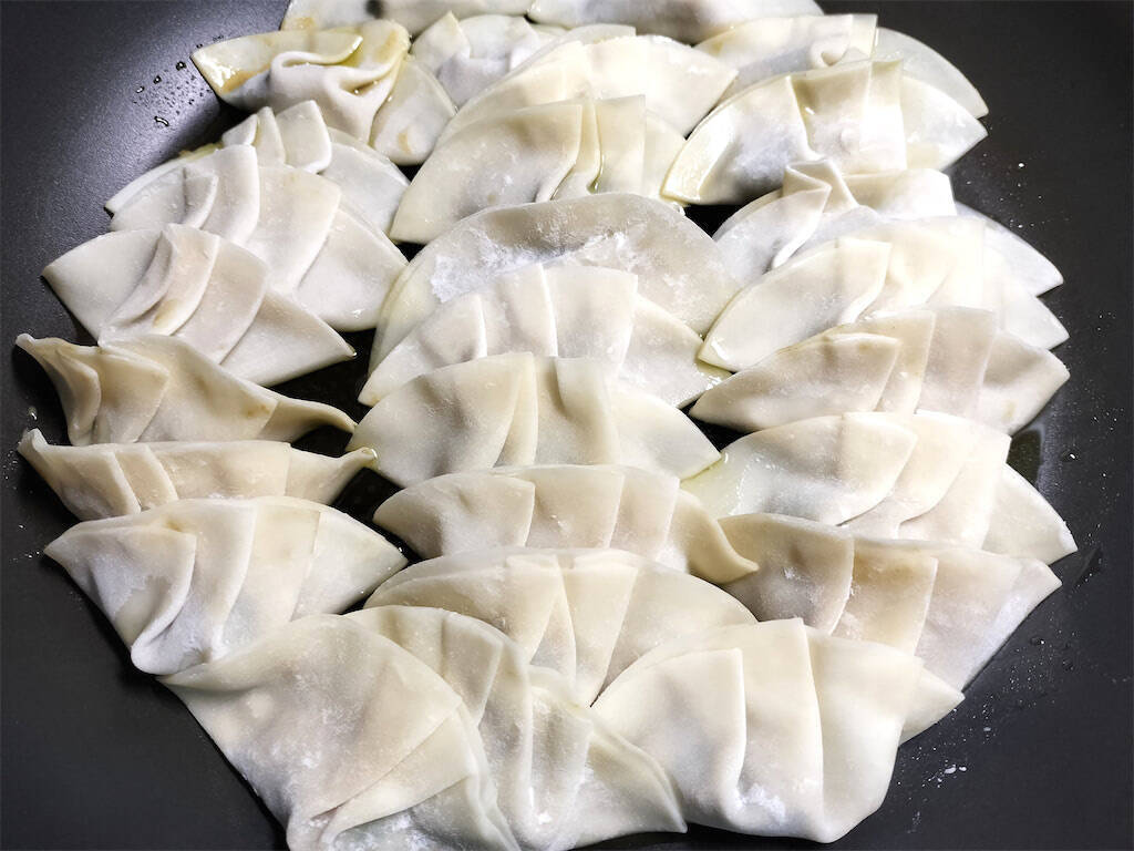 【笠原将弘が“餃子の達人”に教わった】ありそでなかった「牡蠣餃子」作ってみた！磯の香りと旨味の洪水！