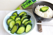 【チューブでお手軽】切って揉みこむだけ♪「きゅうりのわさび漬け」作ろう！味の決め手は…砂糖どさっ!?