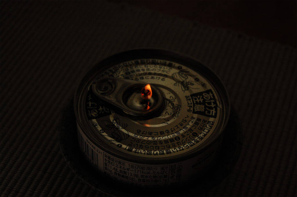 【まさかのツナ缶で災害対策】衝撃画像！「ツナの油でランプ」灯してみた！2時間は持つって本当なの!?