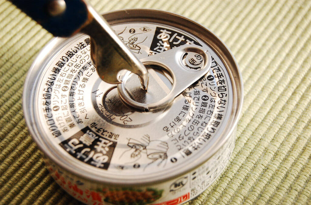 【まさかのツナ缶で災害対策】衝撃画像！「ツナの油でランプ」灯してみた！2時間は持つって本当なの!?