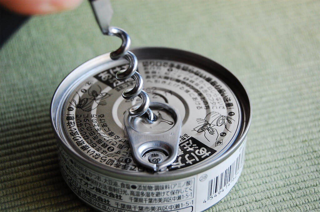 【まさかのツナ缶で災害対策】衝撃画像！「ツナの油でランプ」灯してみた！2時間は持つって本当なの!?