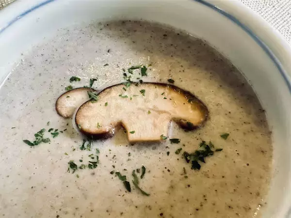 「【旬のきのこ4種で】滑らかポタージュ作ろう！深いコクに溺れる♡生クリームなしでもトロットロ【農家直伝】」の画像