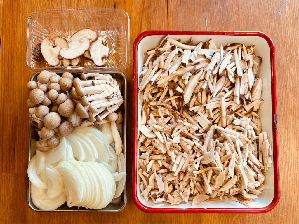 【旬のきのこ4種で】滑らかポタージュ作ろう！深いコクに溺れる♡生クリームなしでもトロットロ【農家直伝】