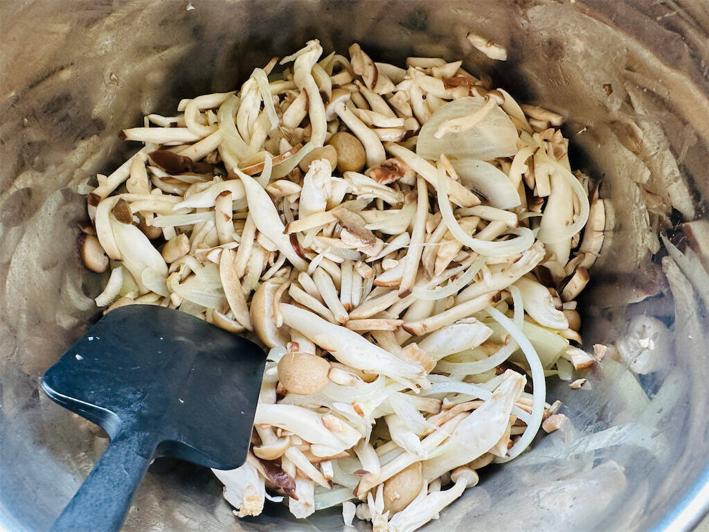 【旬のきのこ4種で】滑らかポタージュ作ろう！深いコクに溺れる♡生クリームなしでもトロットロ【農家直伝】