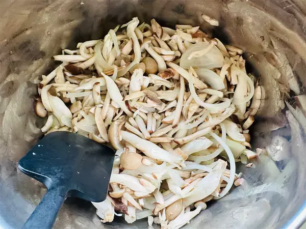 「【旬のきのこ4種で】滑らかポタージュ作ろう！深いコクに溺れる♡生クリームなしでもトロットロ【農家直伝】」の画像