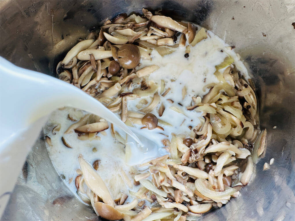 【旬のきのこ4種で】滑らかポタージュ作ろう！深いコクに溺れる♡生クリームなしでもトロットロ【農家直伝】