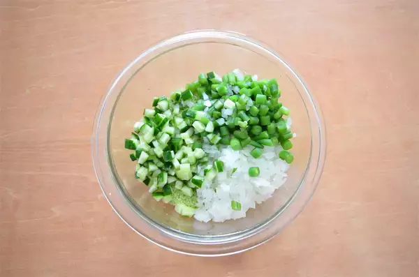 「【美しい森のようなパスタ】きゅうりの汁でクスクスを戻す!?「きゅうりのタブーレ」作ってみた！【農家直伝】」の画像