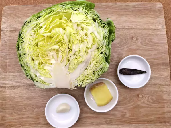 「【フレンチ2つ星の元シェフ】曰く『これ毎日食べたら痩せます』 何故か中華風の「キャベツステーキ」焼こう」の画像