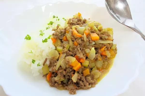 「【簡単時短カレー 】煮込み不要ルウ不要！「蒸し煮」で甘み引き出すドライカレー作ってみた！隠し味はセロリ!?」の画像