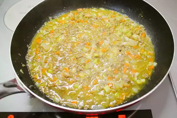 「【簡単時短カレー 】煮込み不要ルウ不要！「蒸し煮」で甘み引き出すドライカレー作ってみた！隠し味はセロリ!?」の画像