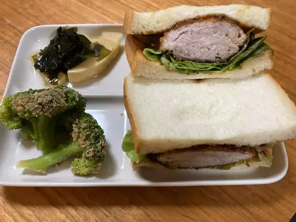 「【こんな手抜きでいいの!?】薄切り肉で作る「ゆるトンカツ」が最高だった！バッター液もズボラ【Ayumiの漫画】」の画像